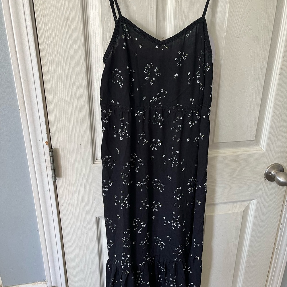 Arizona Black floral print midi dress. Size Small